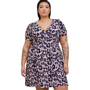 Torrid Mini Studio Knit Surplice Dress 4 4X 26 Abstract Floral Stretch Pockets